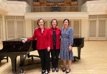 Rachelle McCabe, Robin McCabe, and School of Music alumna Elizabeth Yao (Photo: Courtesy Robin McCabe). McCabe sisters with UW alumni Elizabeth Yao.